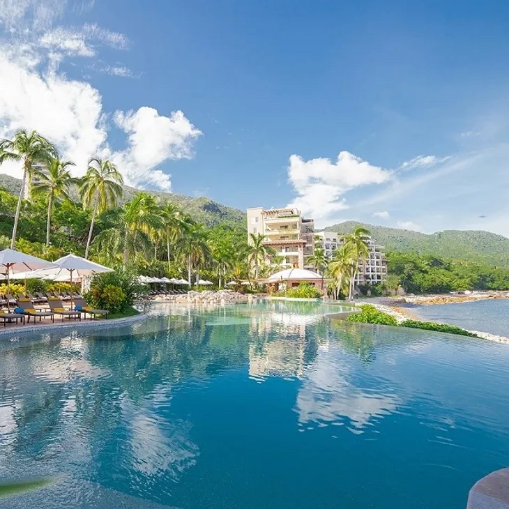 Garza Blanca Resort Poolside View