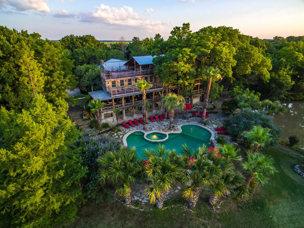 Moon River Ranch, TX