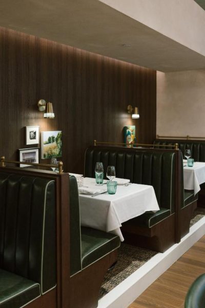 Caravan Court Hotel-dining-booths
